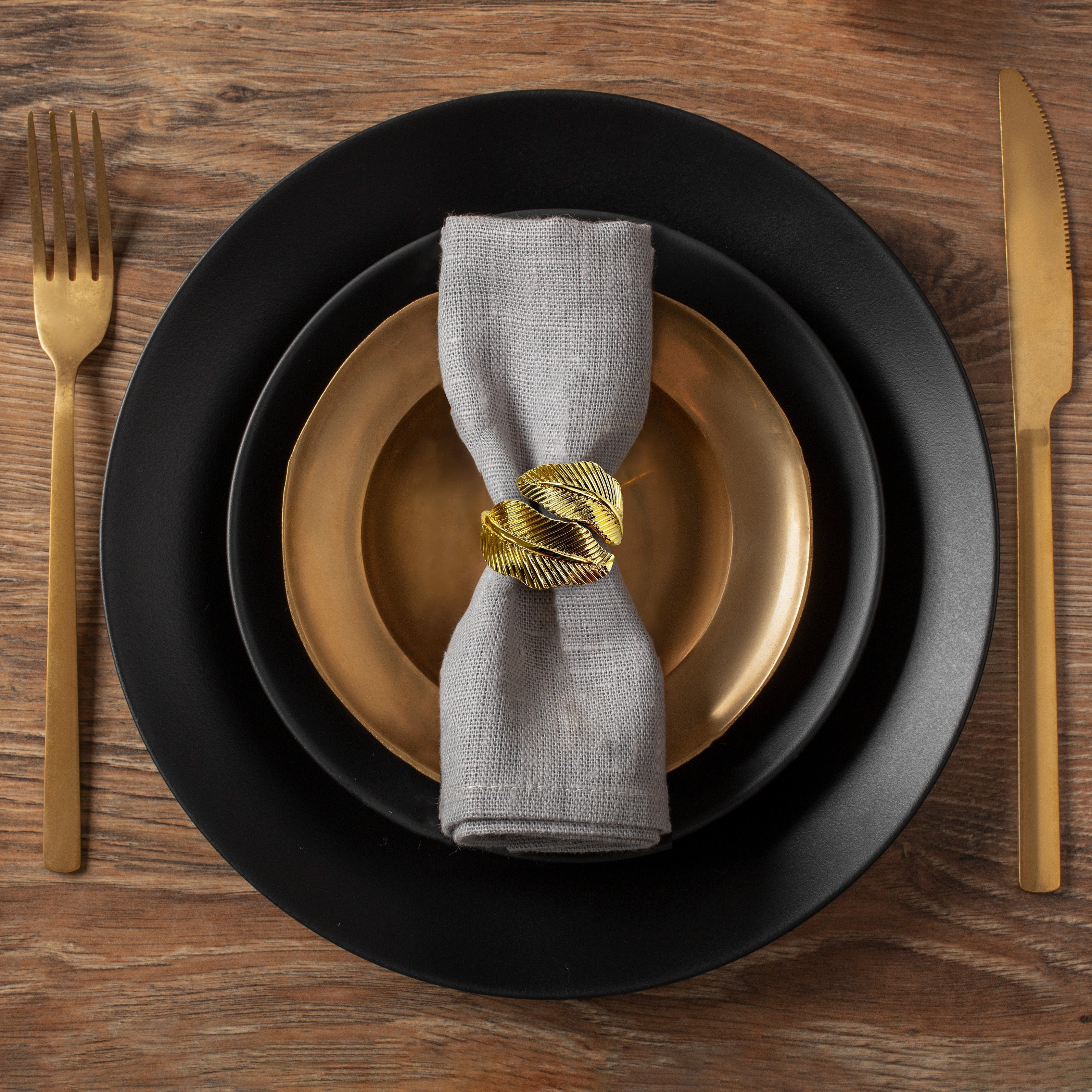 Golden Serenity – Napkin Rings in Gold Leaf Design, Elegant Decorative Dining Table Décor