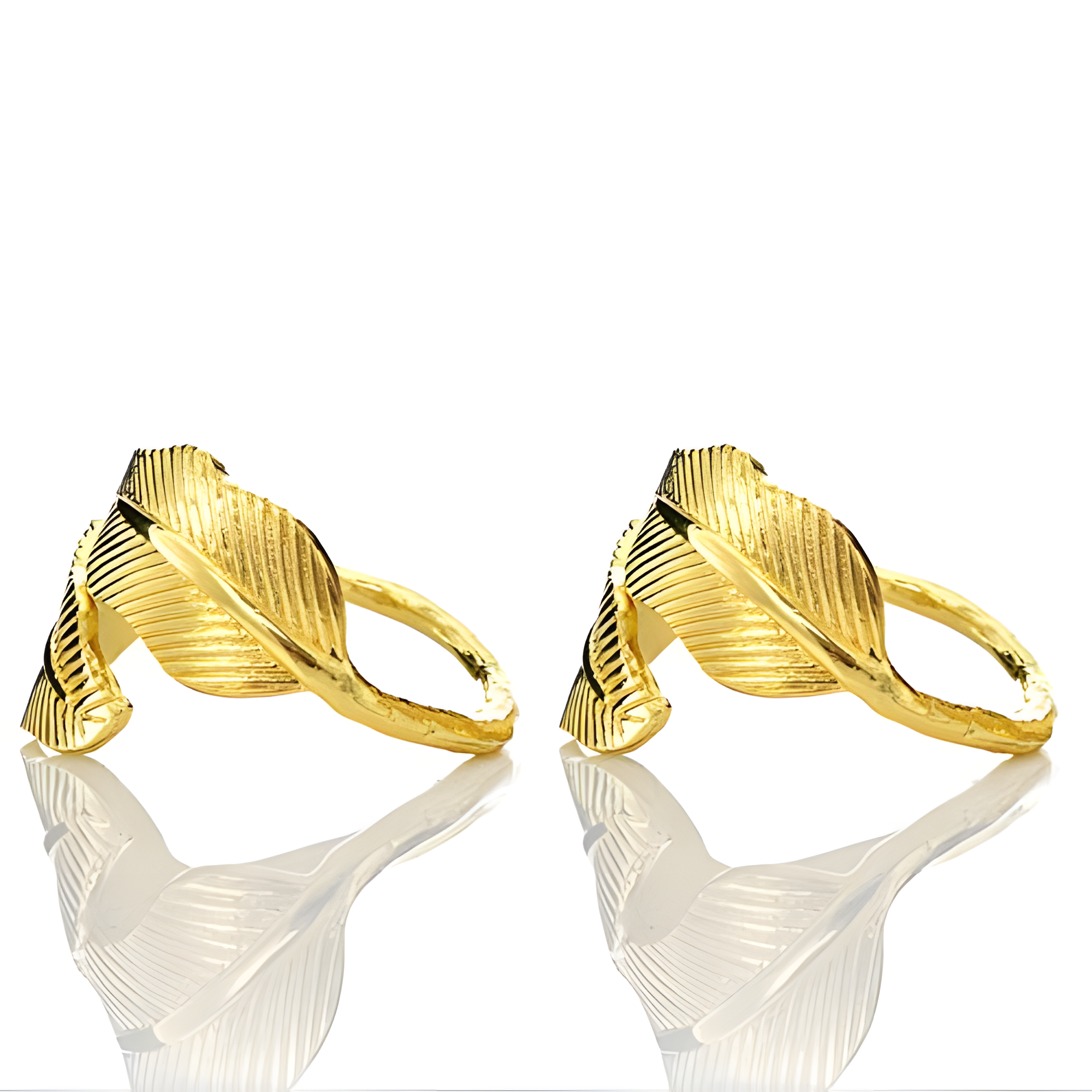 Golden Serenity – Napkin Rings in Gold Leaf Design, Elegant Decorative Dining Table Décor