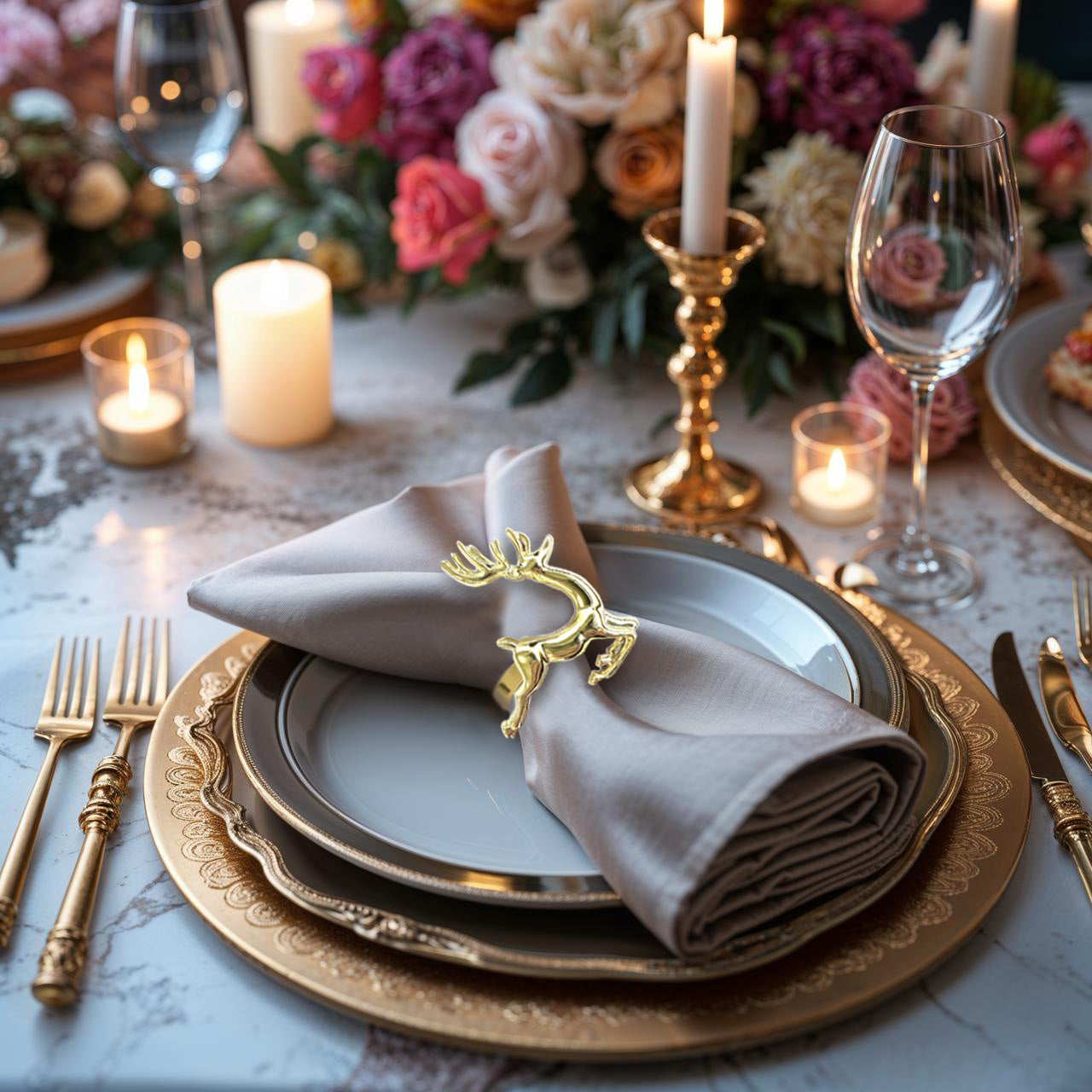 Golden Reindeer – Napkin Rings in Gold Reindeer Design, Elegant Decorative Dining Table Décor